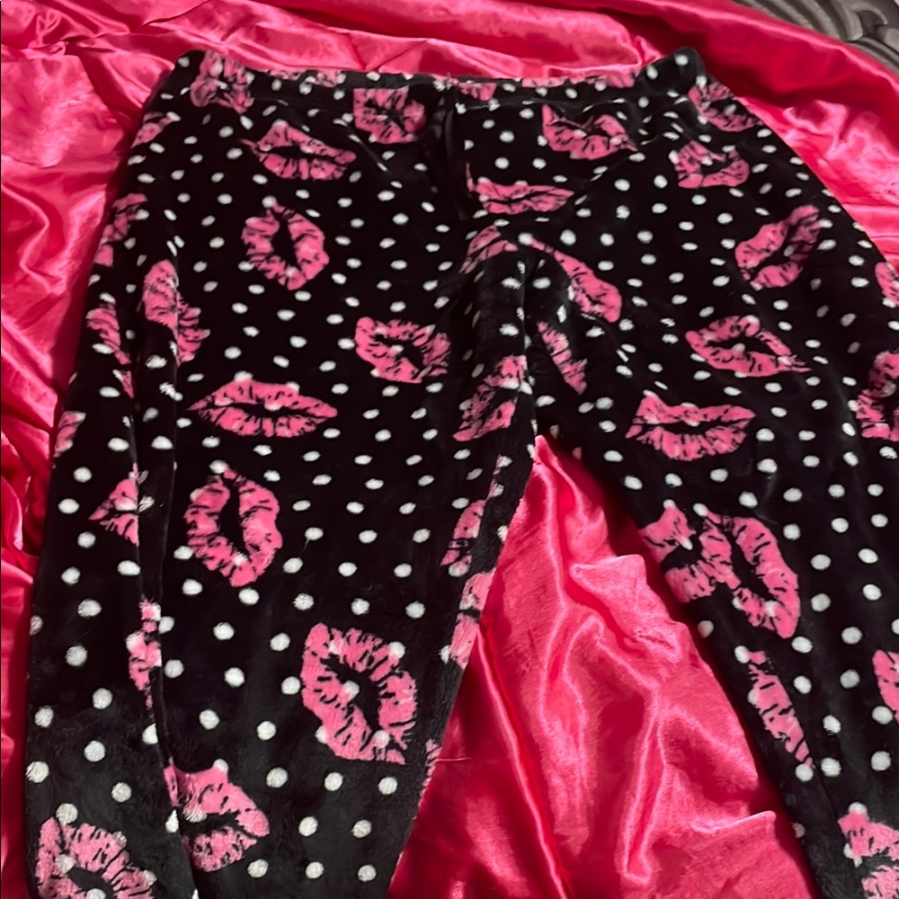Women’s Polka Dot and Lip Print Pants